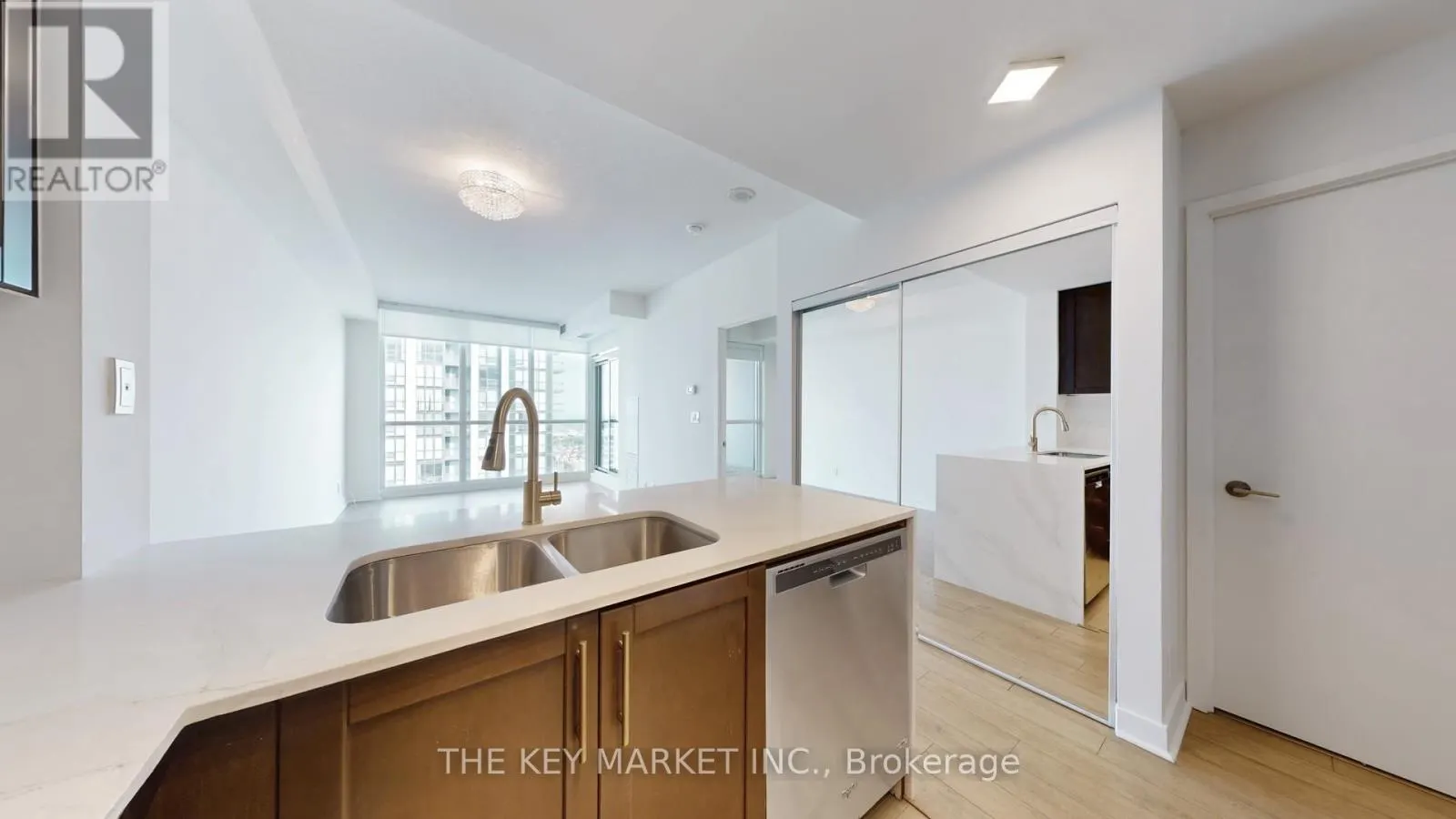 2404 - 3985 GRAND PARK DRIVE