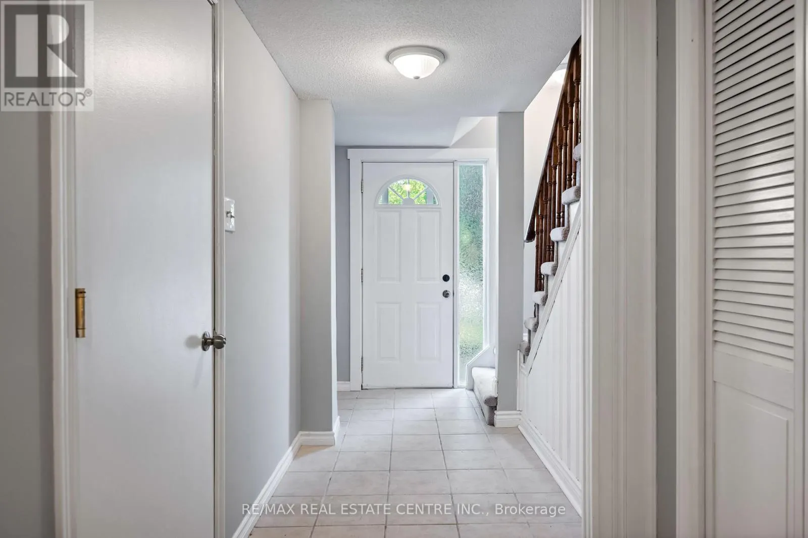 26 LAKEVIEW COURT