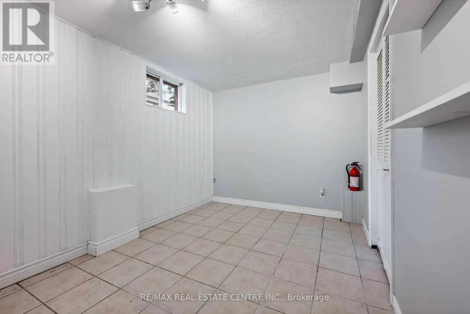 26 LAKEVIEW COURT