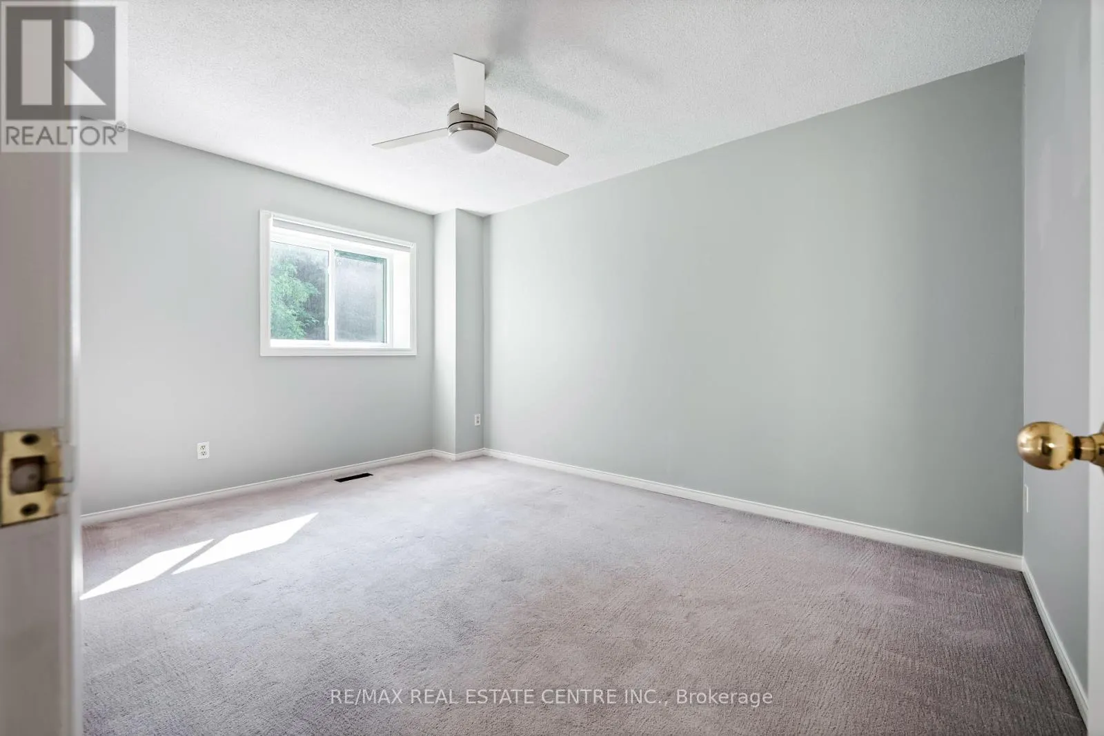26 LAKEVIEW COURT