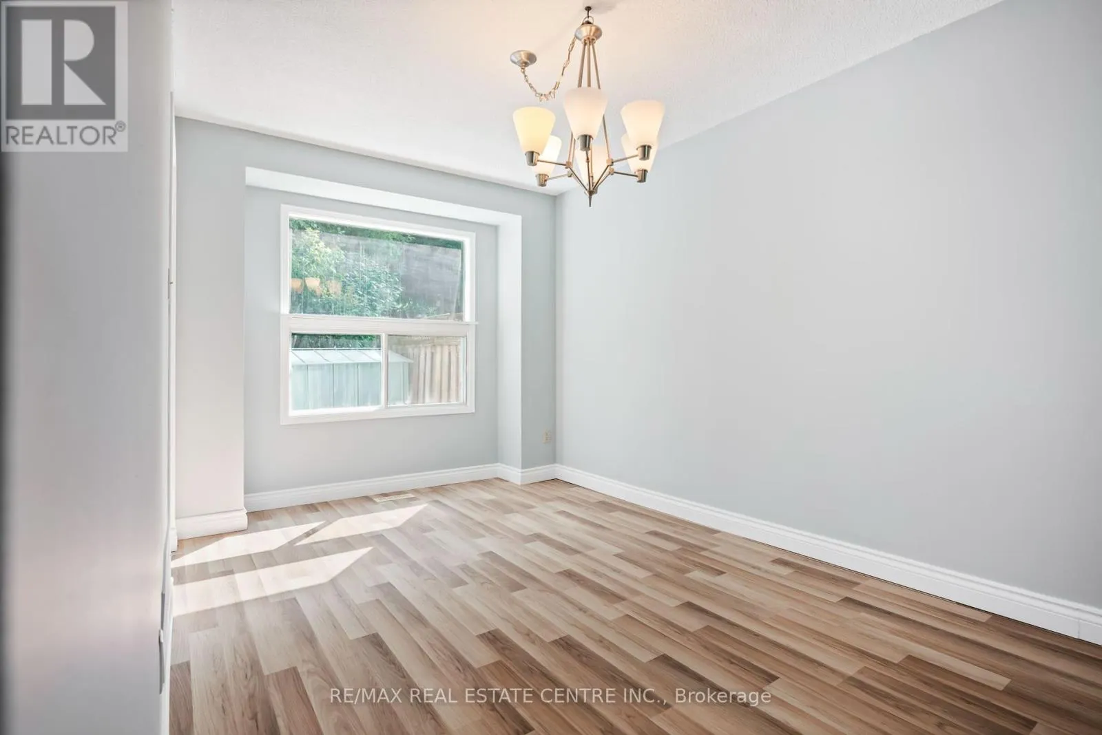 26 LAKEVIEW COURT