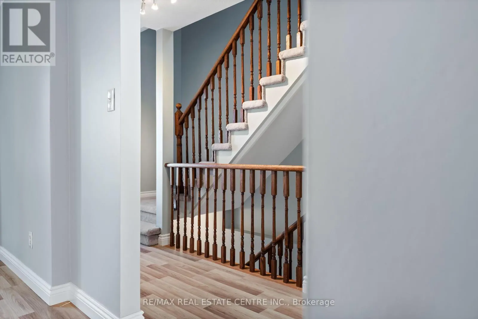 26 LAKEVIEW COURT