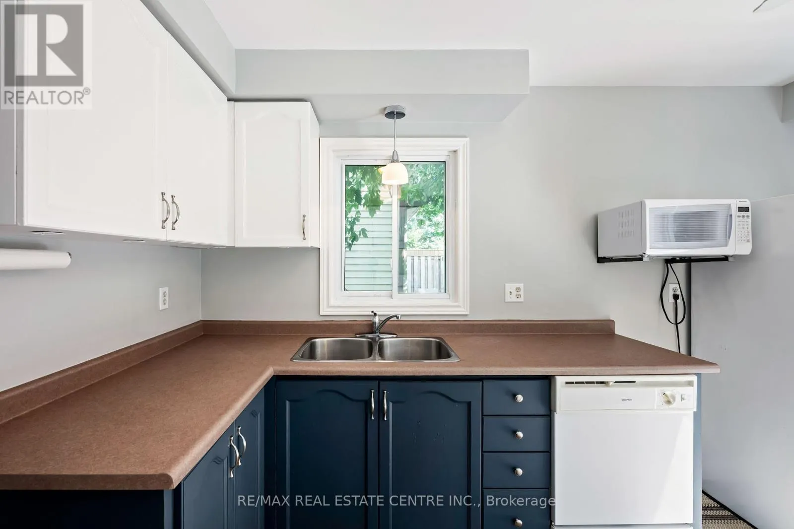26 LAKEVIEW COURT