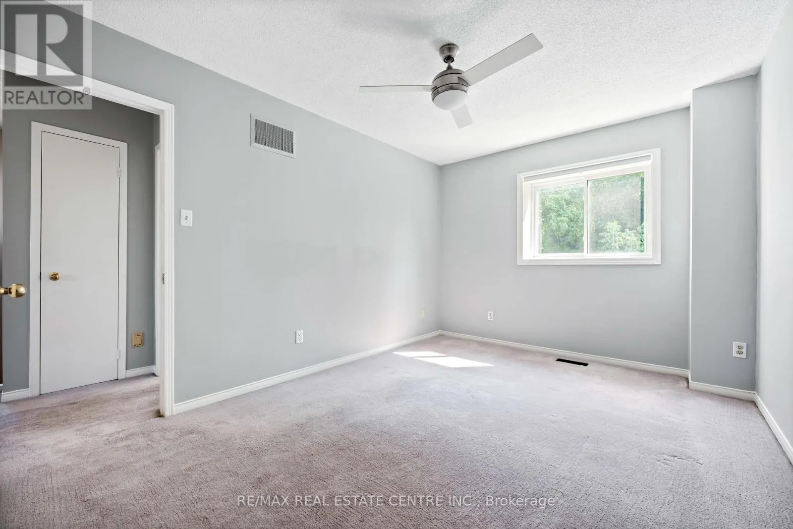 26 LAKEVIEW COURT