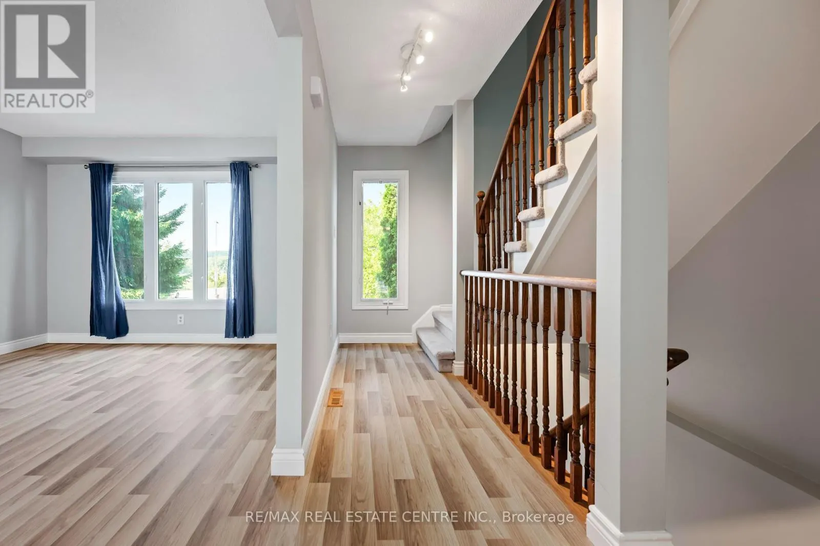 26 LAKEVIEW COURT