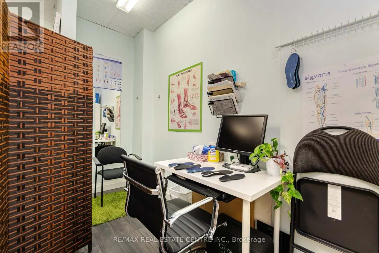 8 - 5291 LAKESHORE ROAD