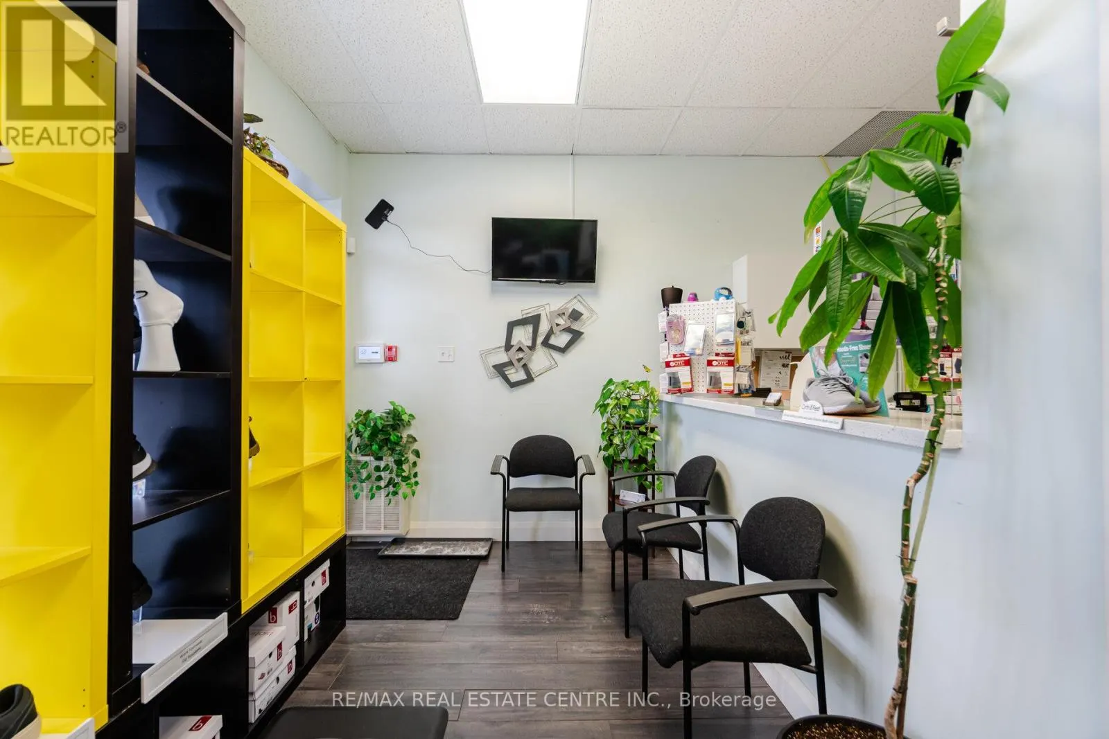 8 - 5291 LAKESHORE ROAD