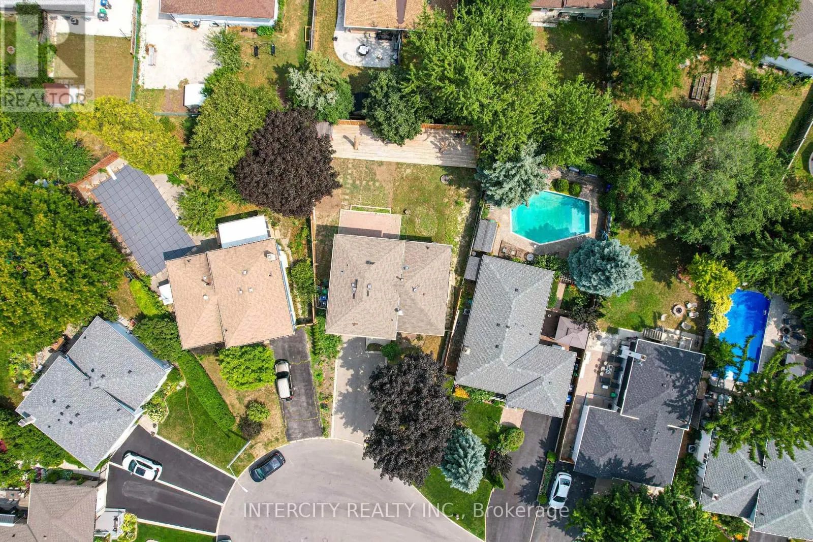 24 GROVETREE PLACE