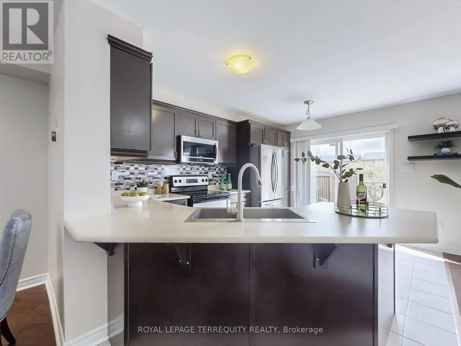 879 BRASSARD CIRCLE