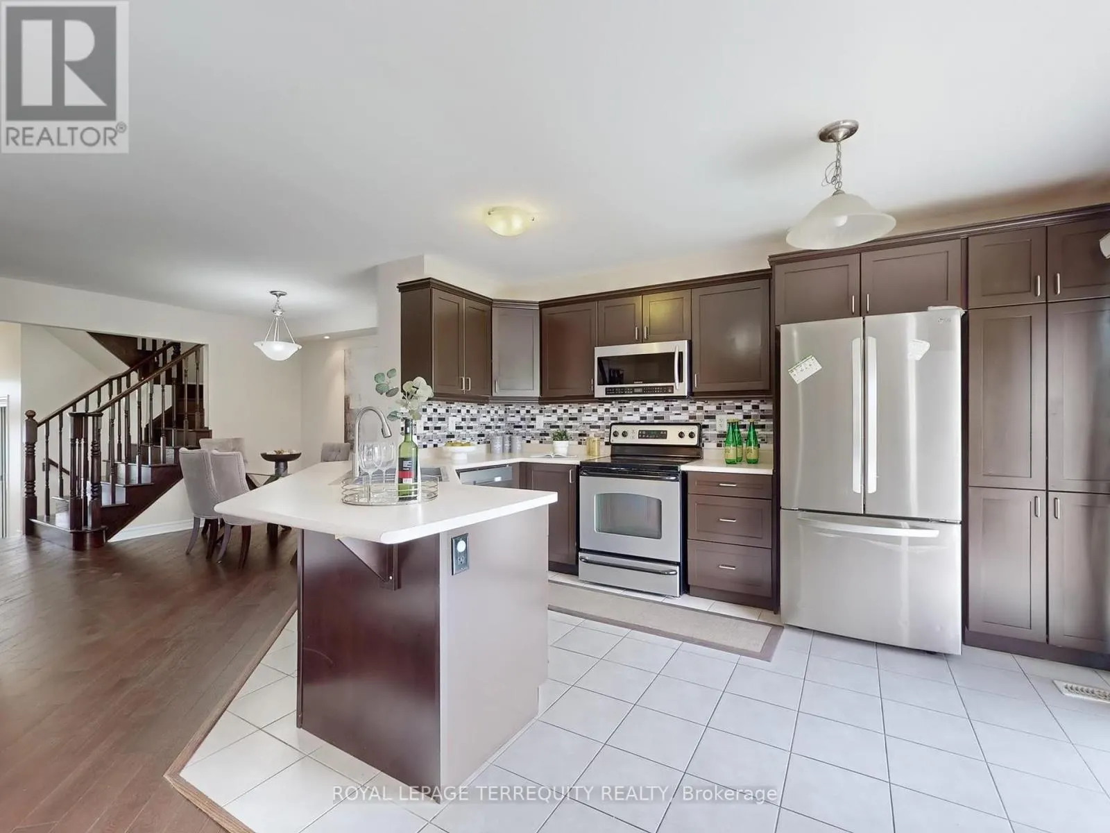 879 BRASSARD CIRCLE