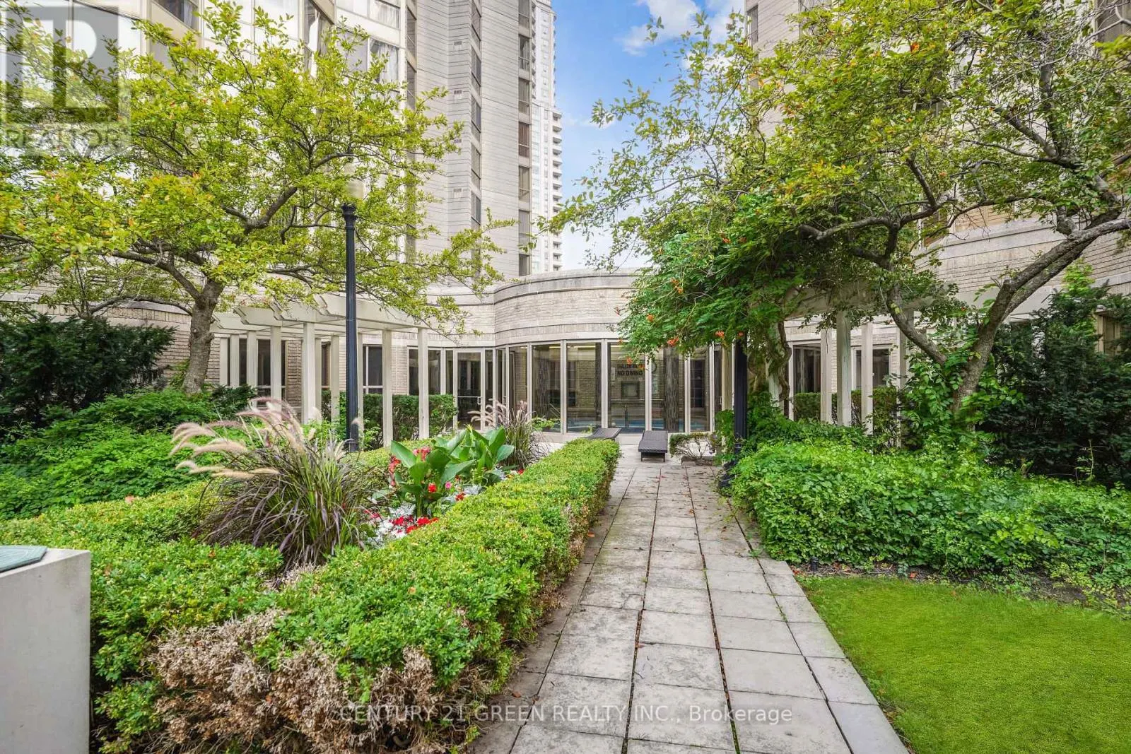 613 - 55 KINGSBRIDGE GARDEN CIRCLE