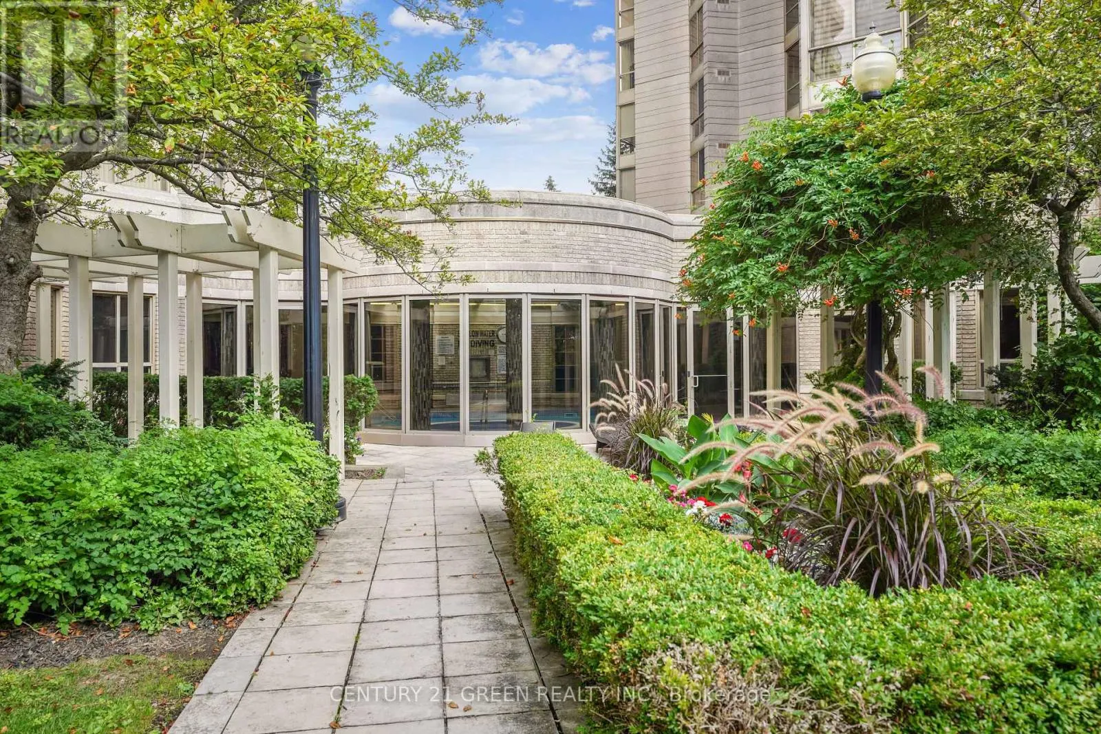613 - 55 KINGSBRIDGE GARDEN CIRCLE