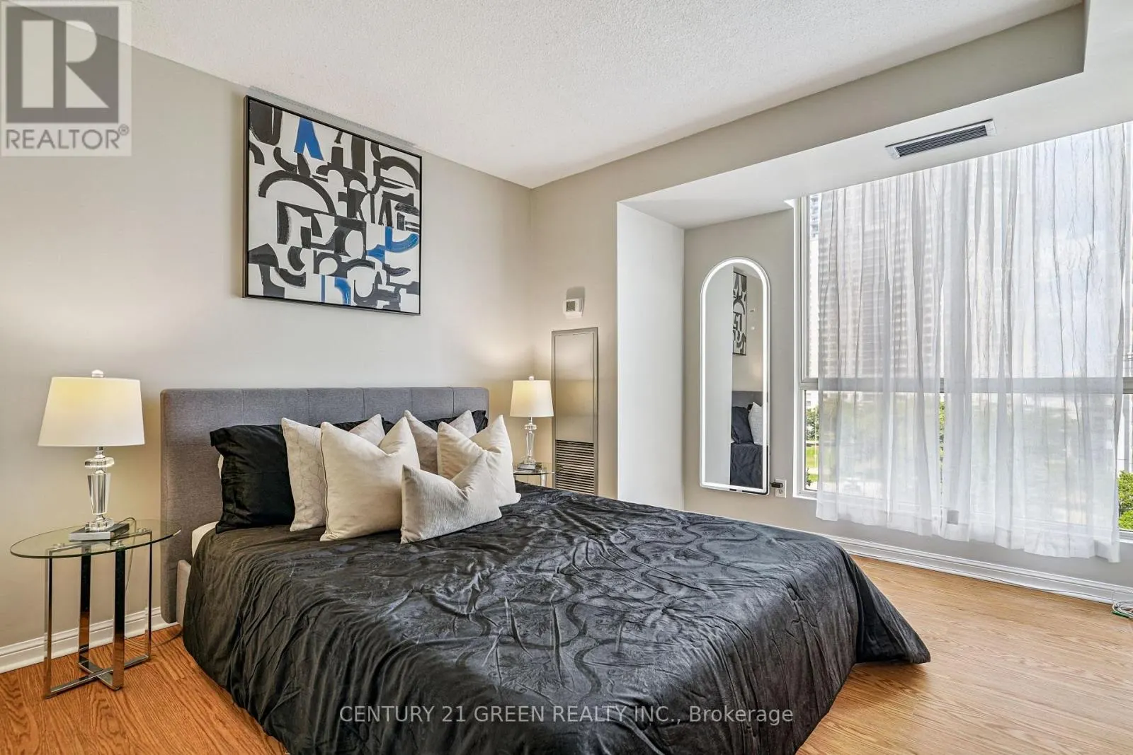 613 - 55 KINGSBRIDGE GARDEN CIRCLE