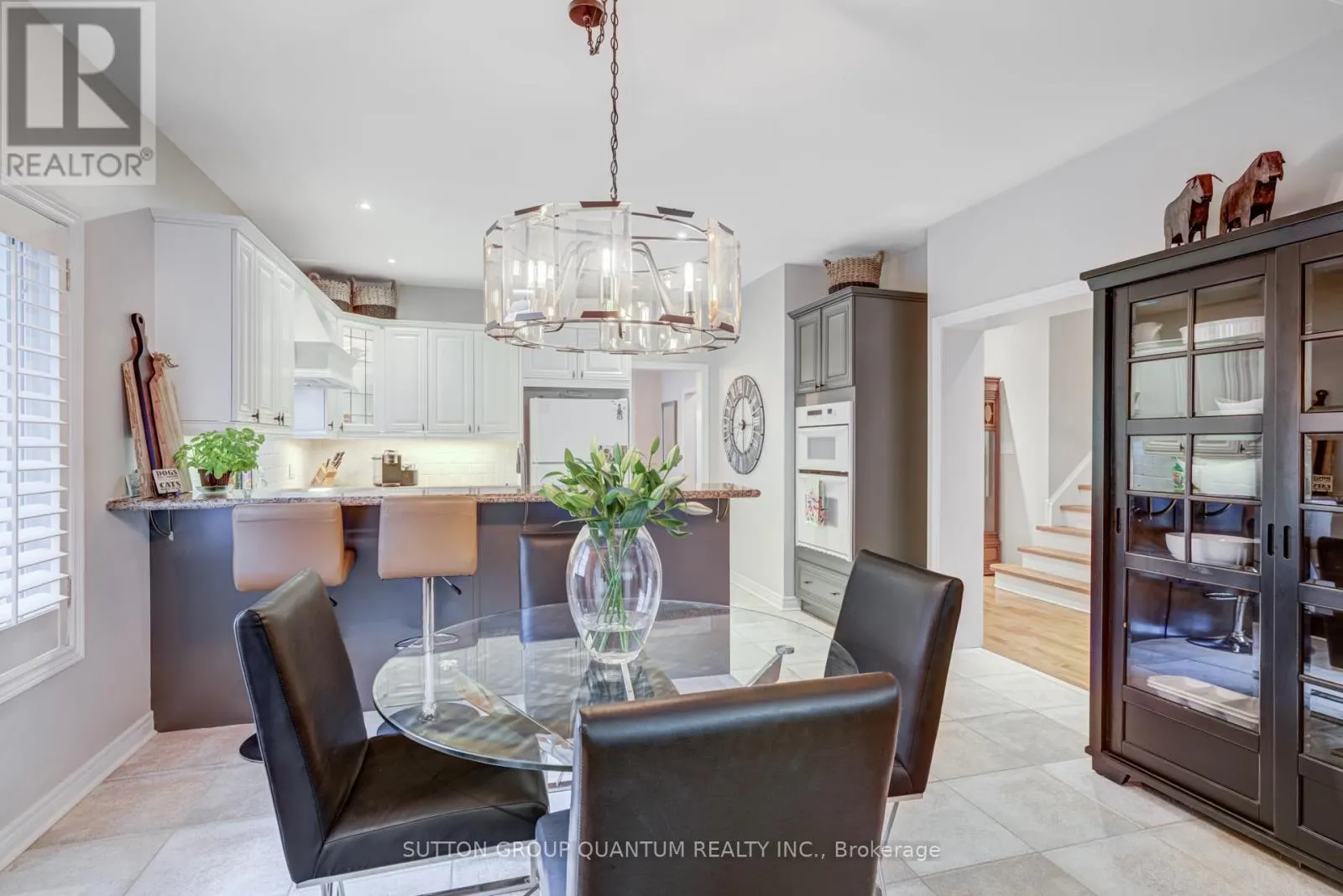 2372 RAVINE GATE