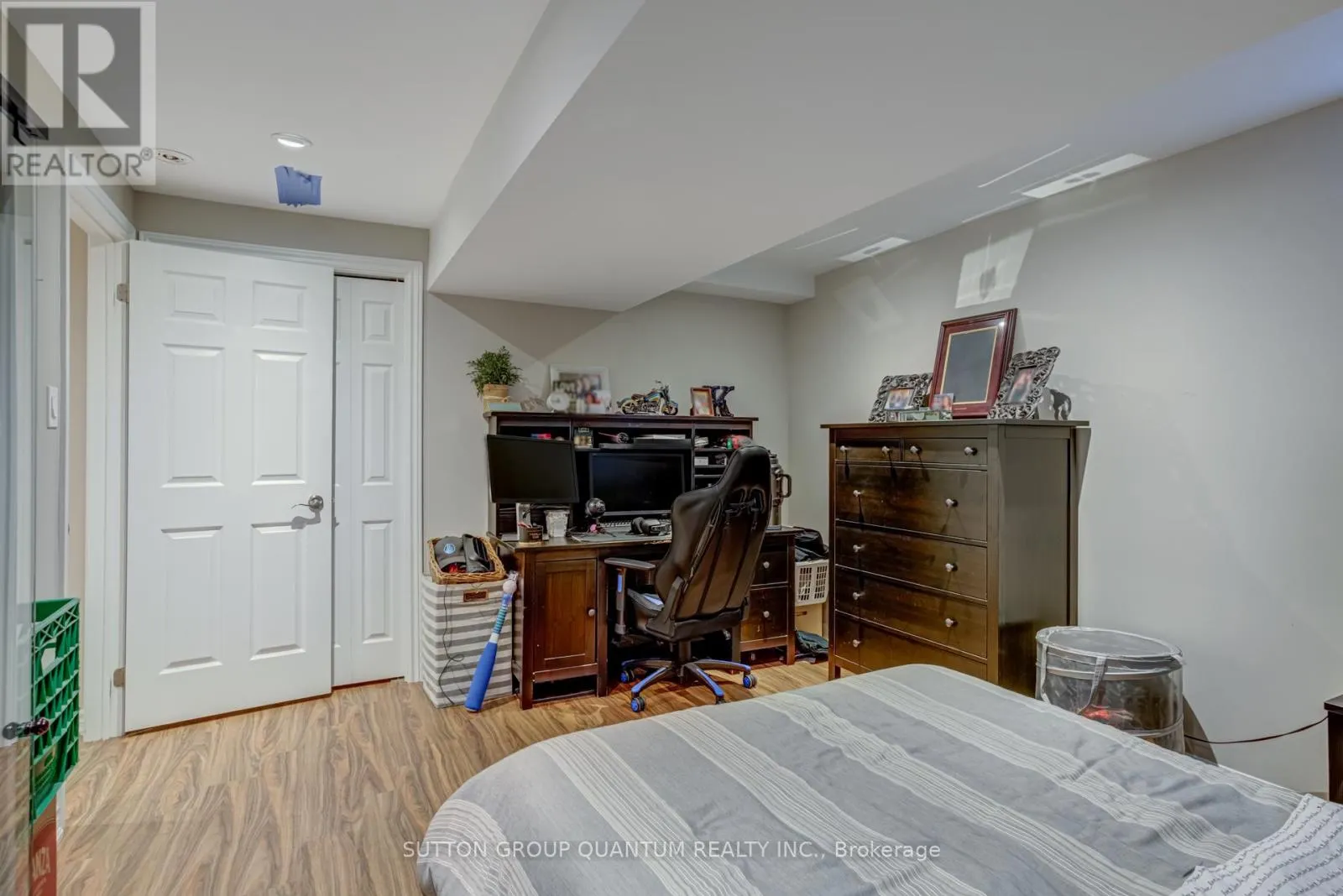 2372 RAVINE GATE
