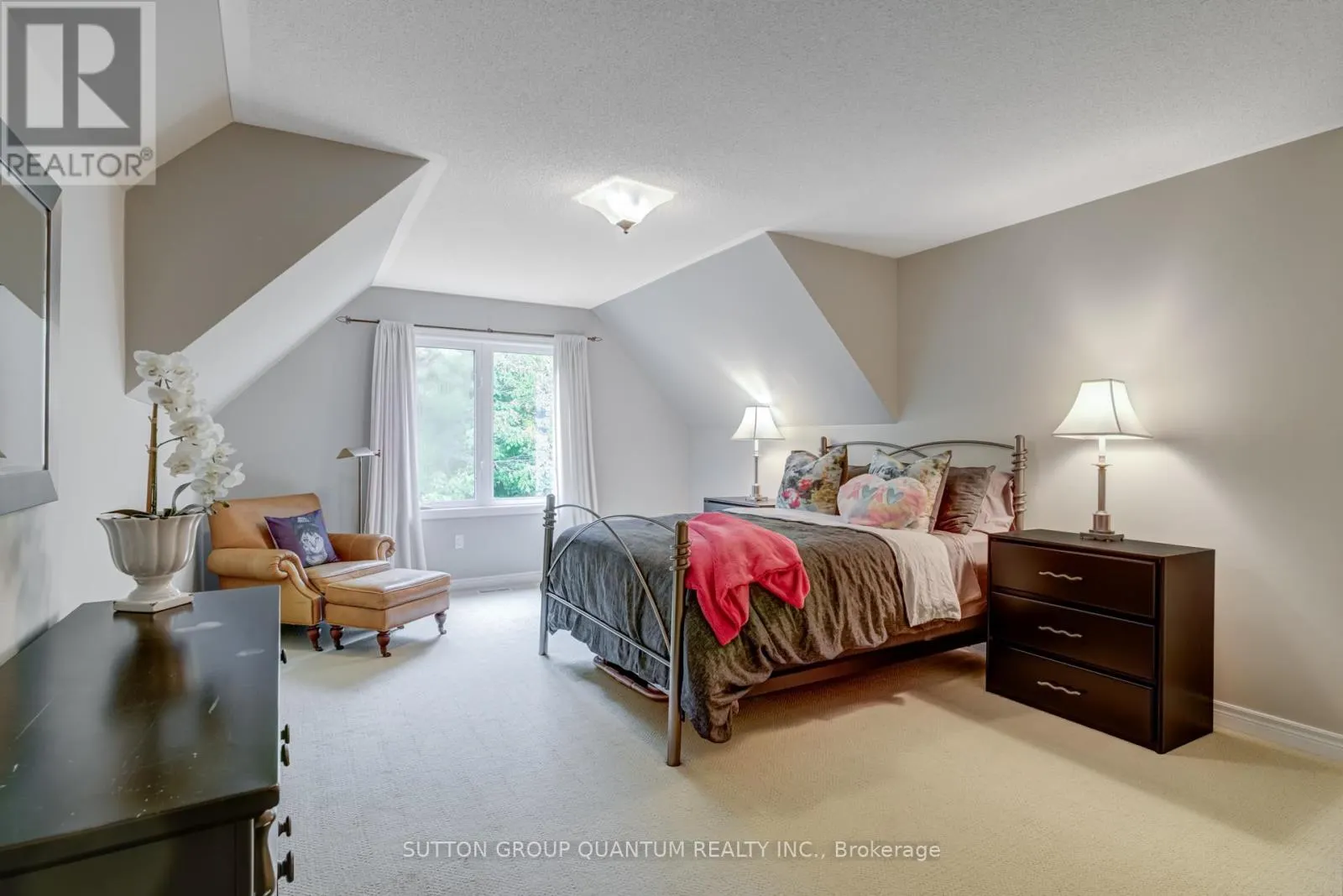 2372 RAVINE GATE