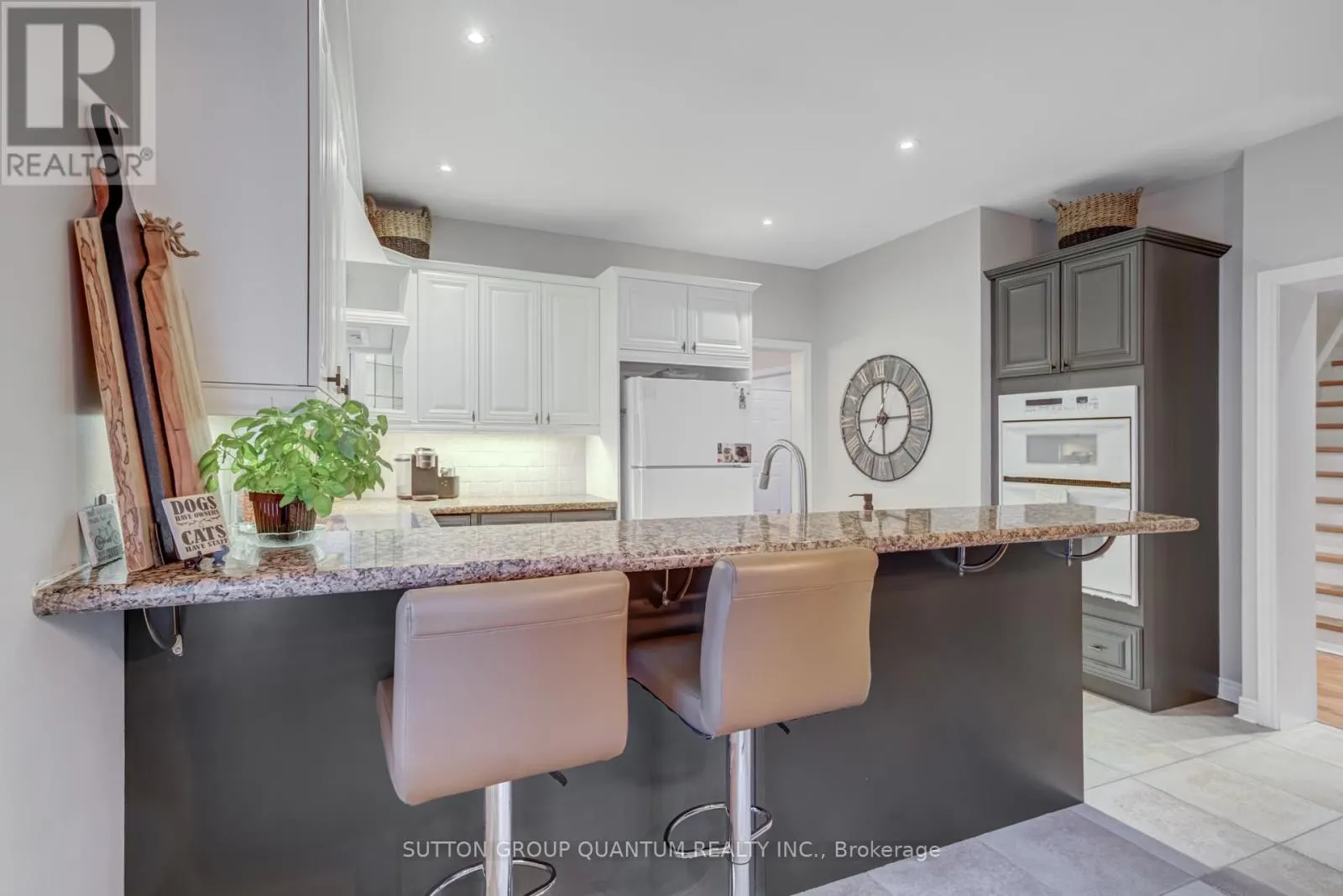 2372 RAVINE GATE