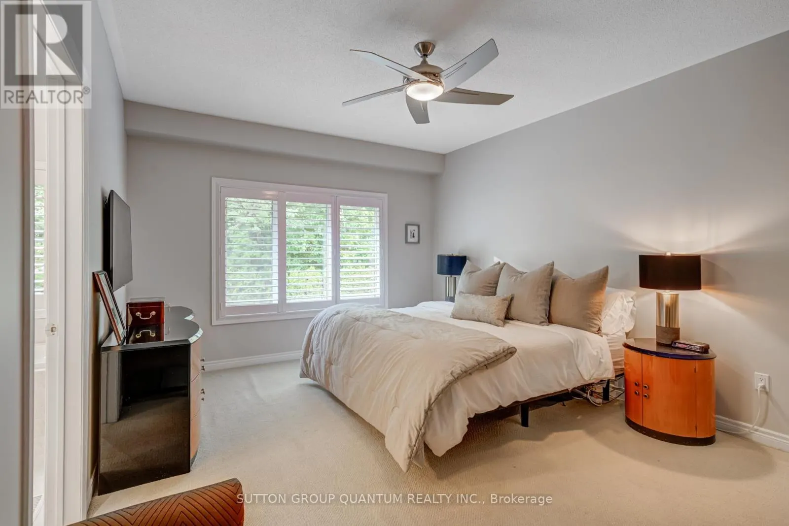 2372 RAVINE GATE