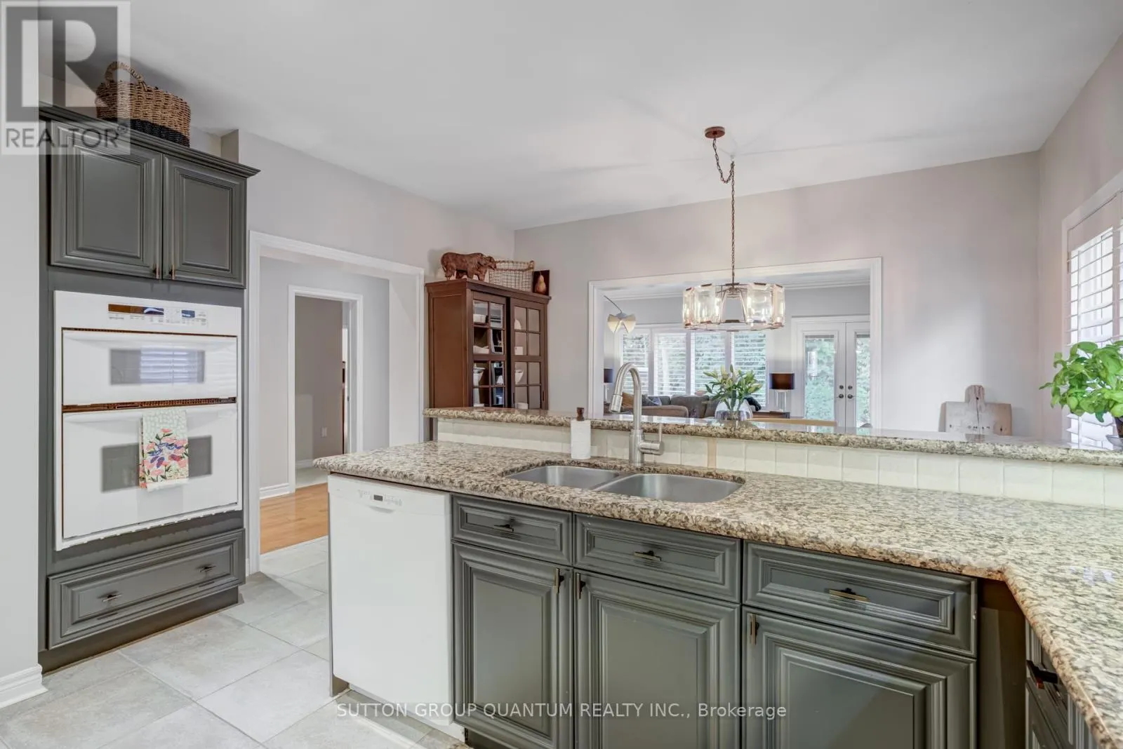 2372 RAVINE GATE