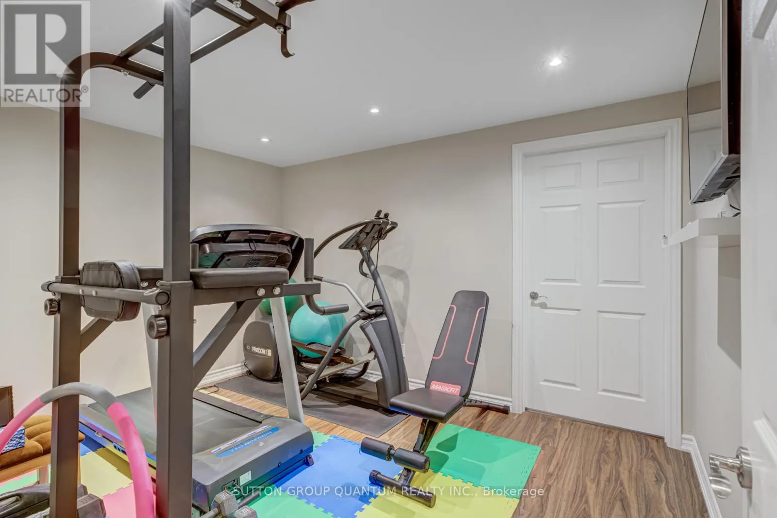 2372 RAVINE GATE