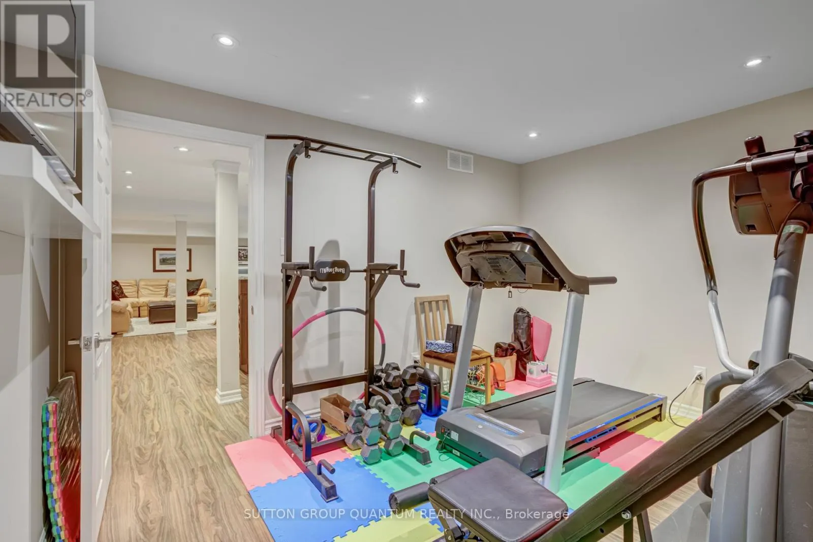 2372 RAVINE GATE