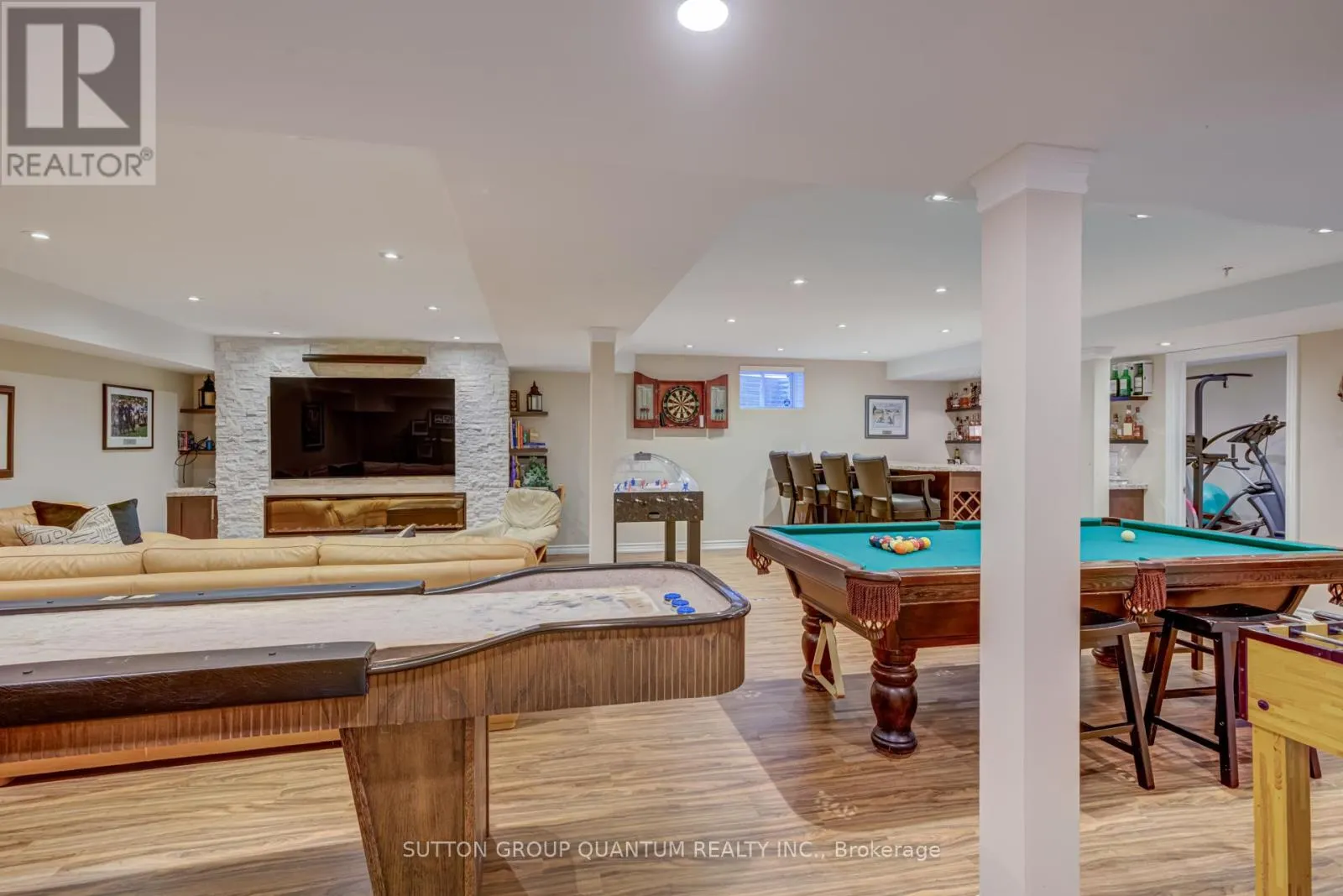 2372 RAVINE GATE