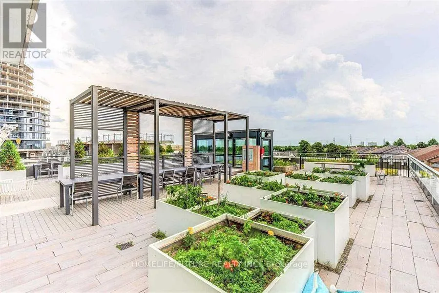 2211 - 2560 EGLINTON AVENUE W