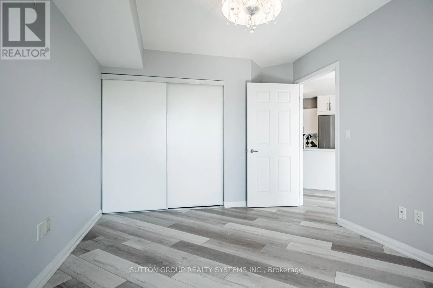 608 - 220 FORUM DRIVE