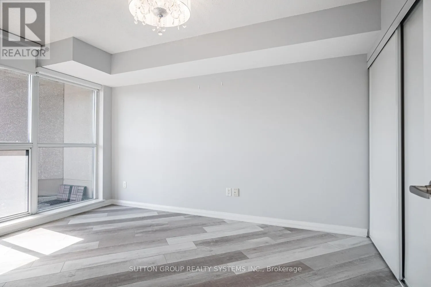 608 - 220 FORUM DRIVE