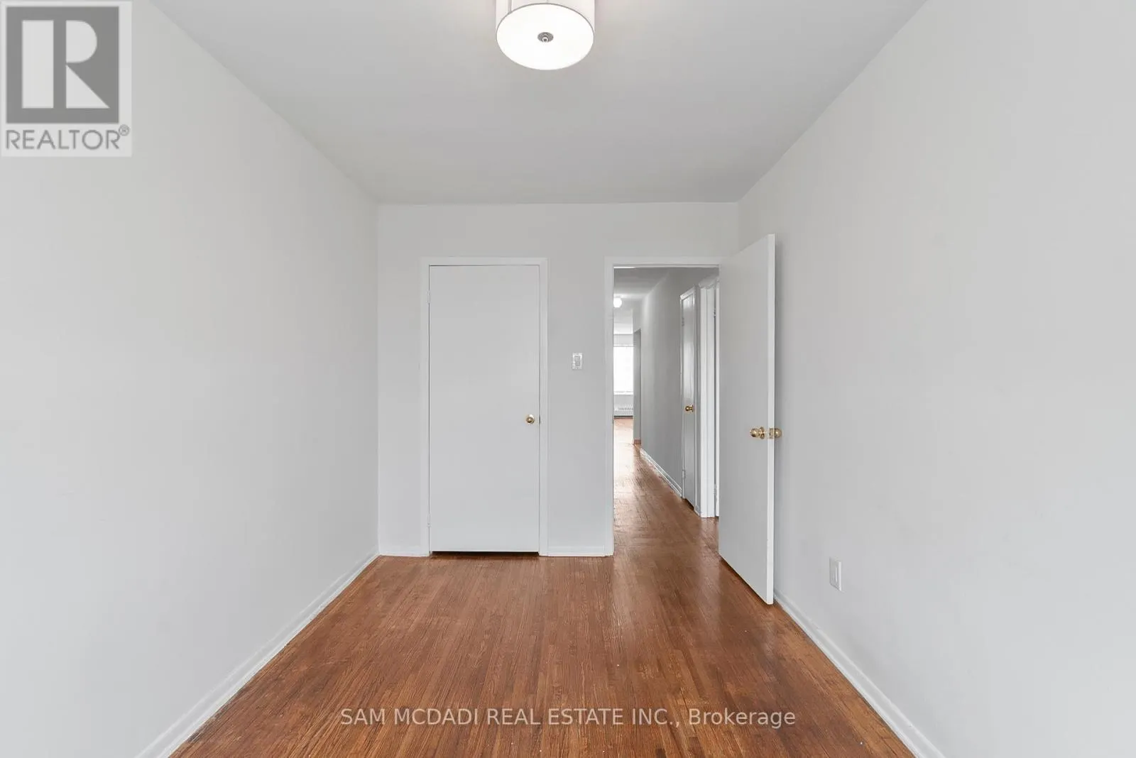 1026 BURNHAMTHORPE ROAD E