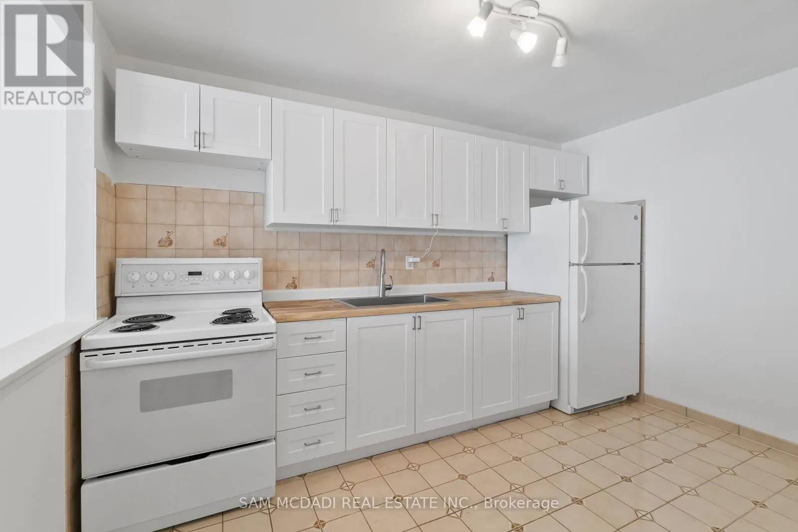1026 BURNHAMTHORPE ROAD E