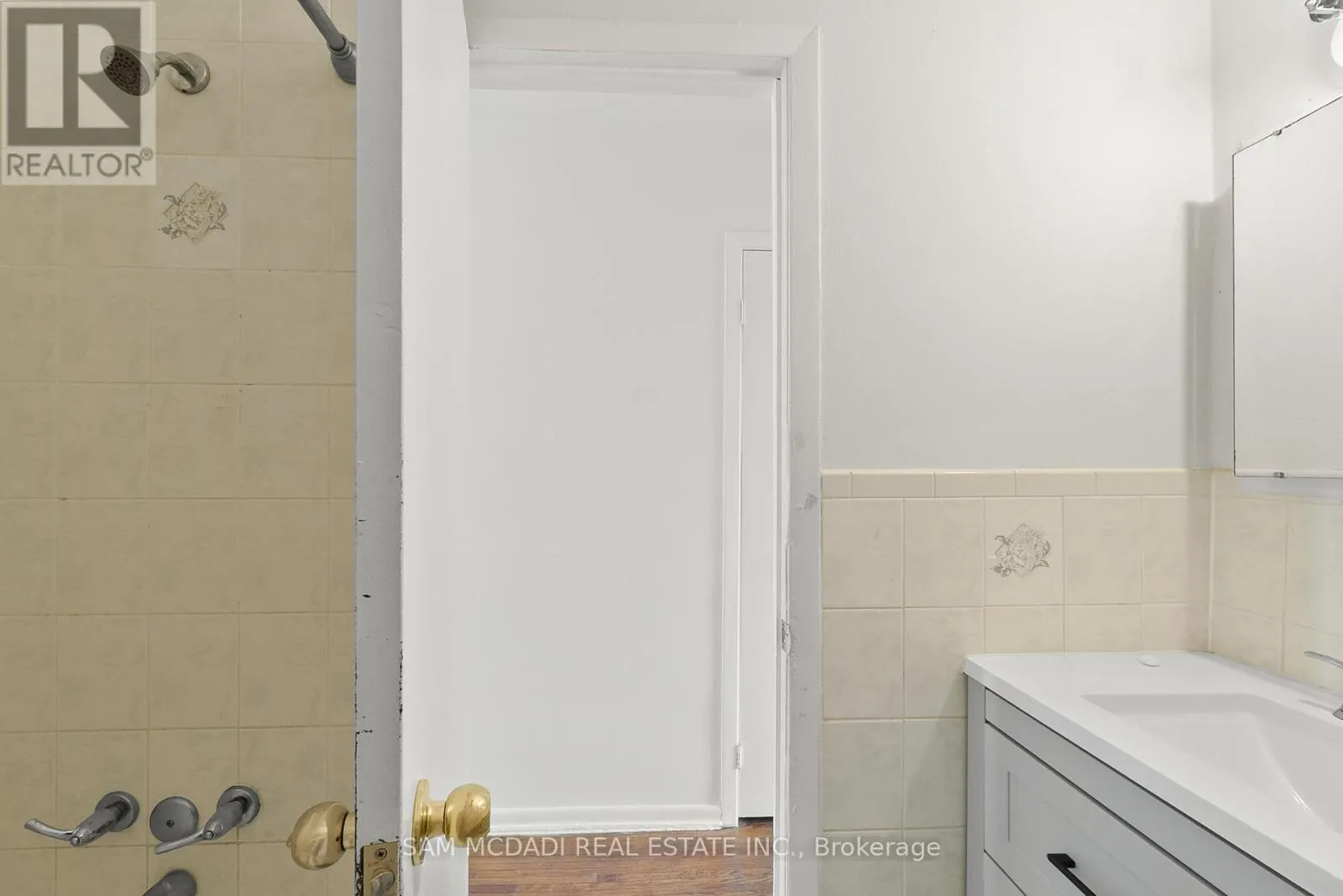 1026 BURNHAMTHORPE ROAD E