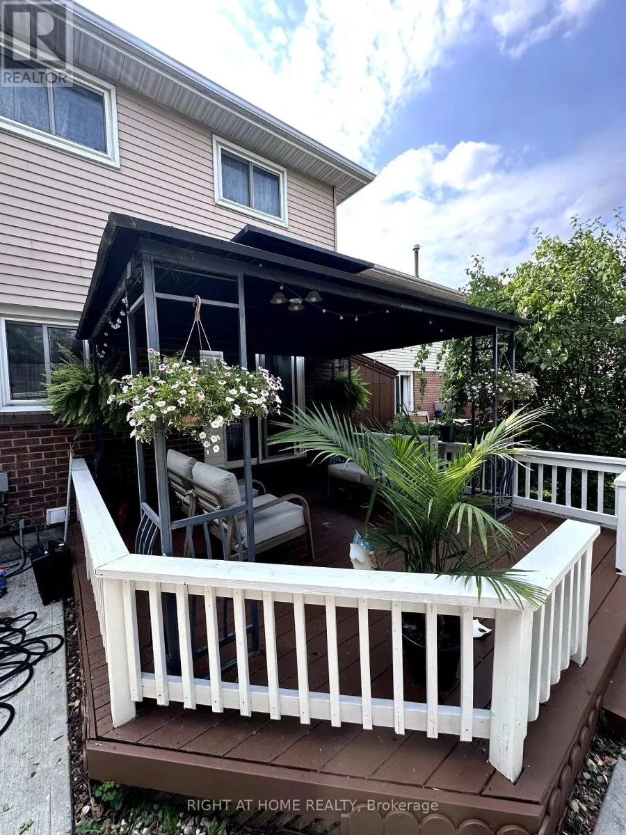 4 SUNSHADE PLACE
