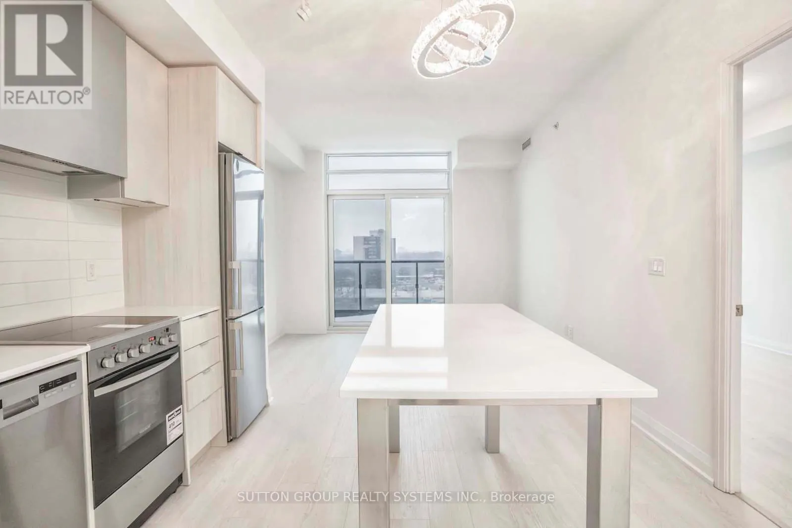 1002 - 10 GIBBS ROAD