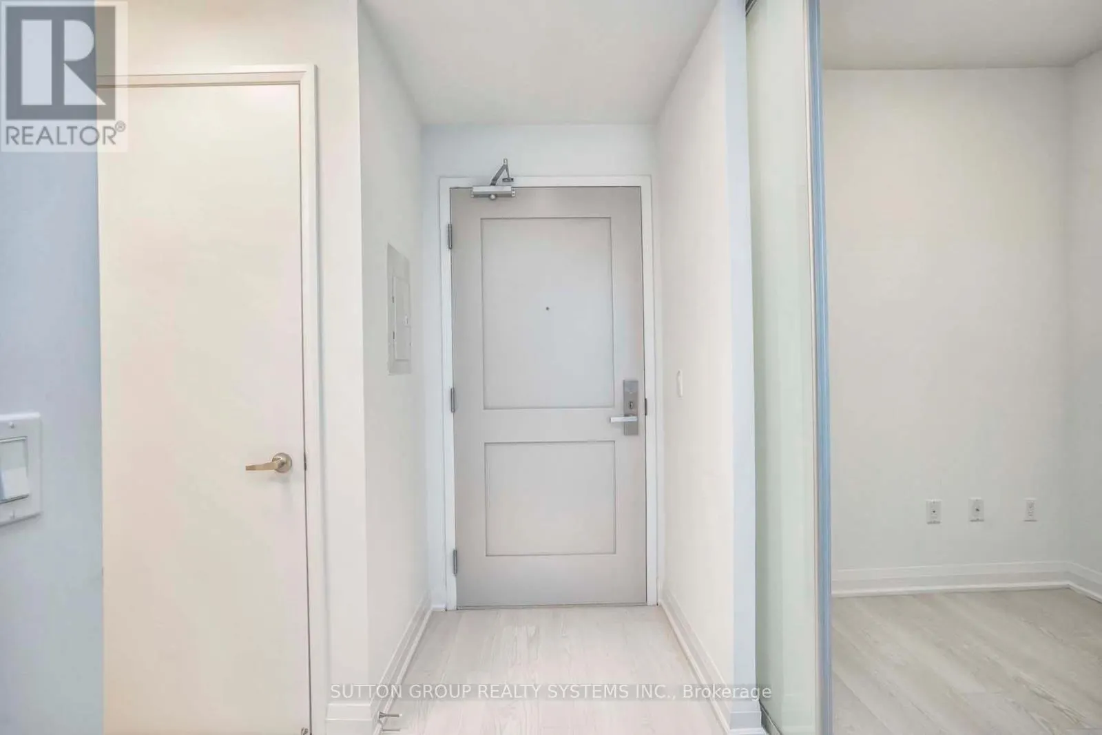1002 - 10 GIBBS ROAD