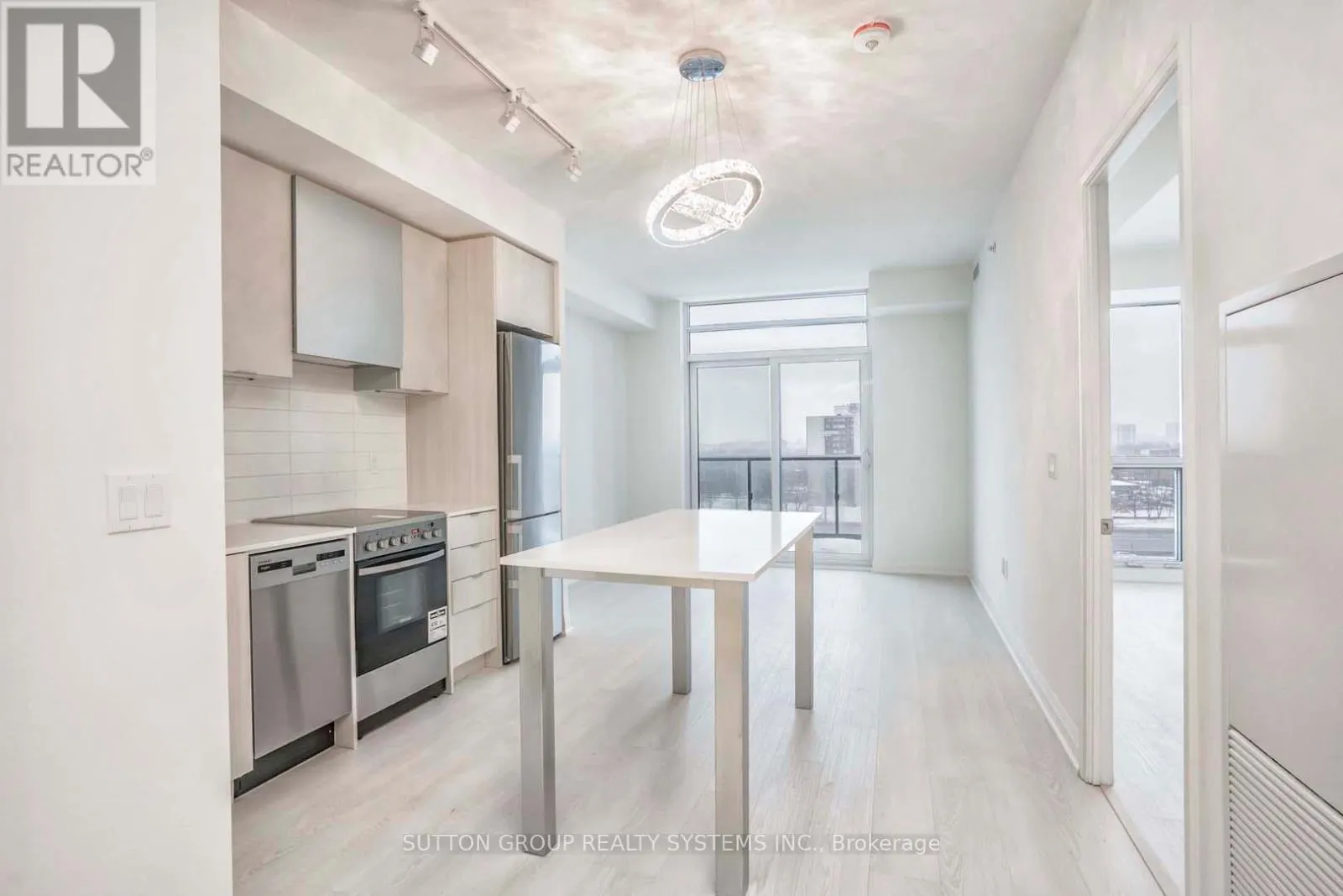1002 - 10 GIBBS ROAD