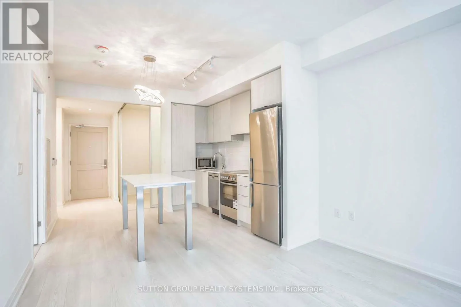 1002 - 10 GIBBS ROAD