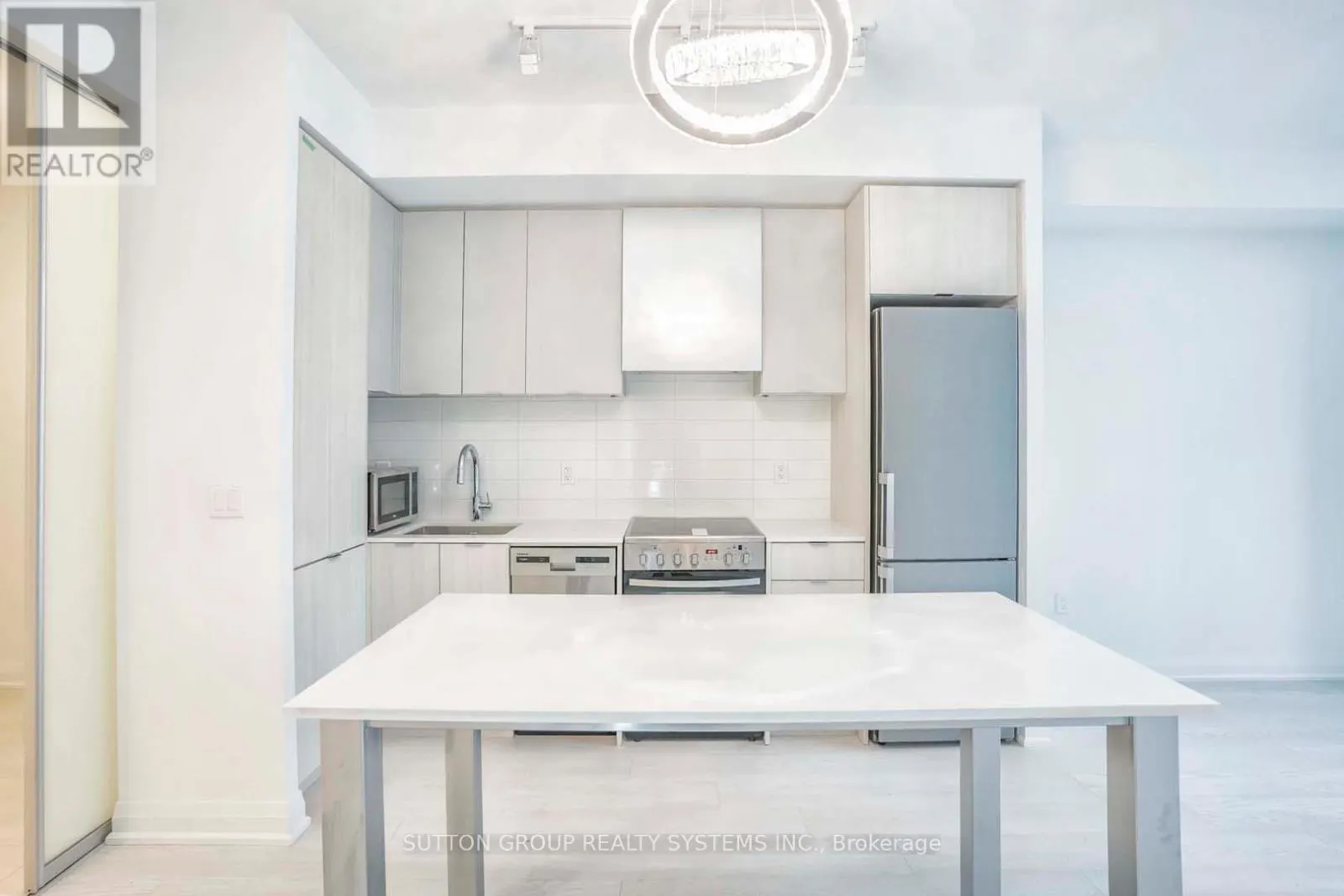 1002 - 10 GIBBS ROAD