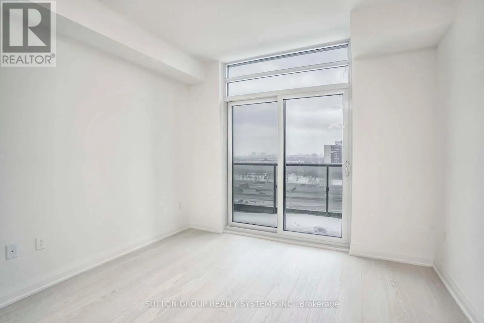 1002 - 10 GIBBS ROAD