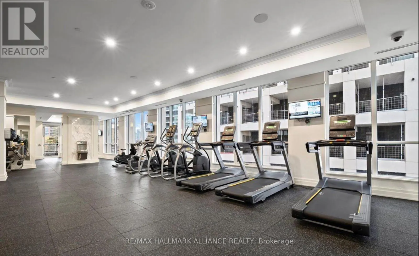 1209 - 36 ELM DRIVE W