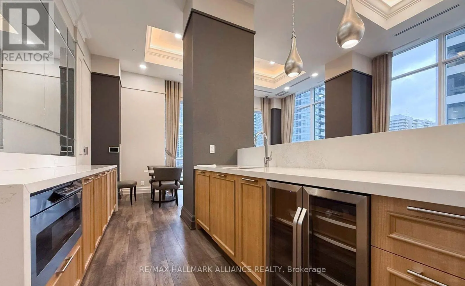 1209 - 36 ELM DRIVE W