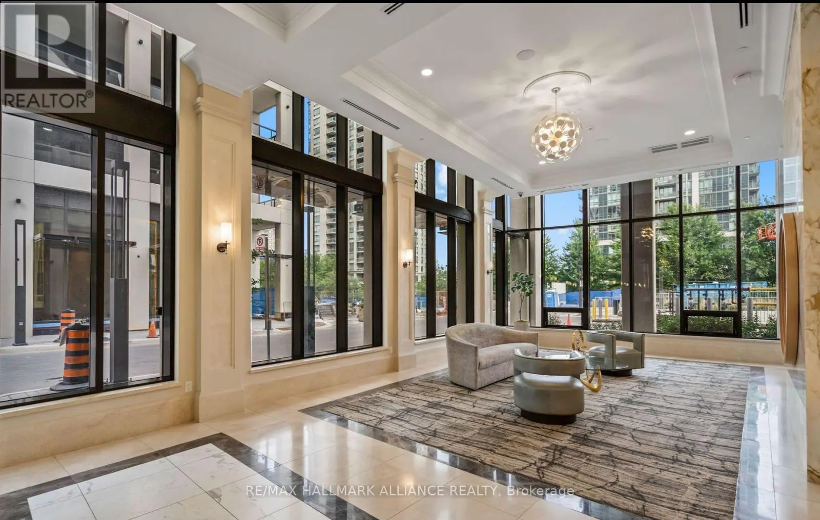 1209 - 36 ELM DRIVE W