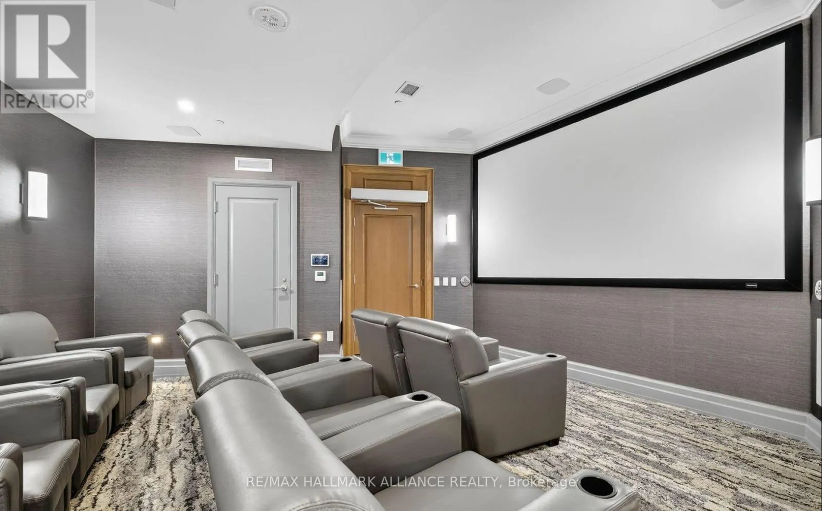 1209 - 36 ELM DRIVE W