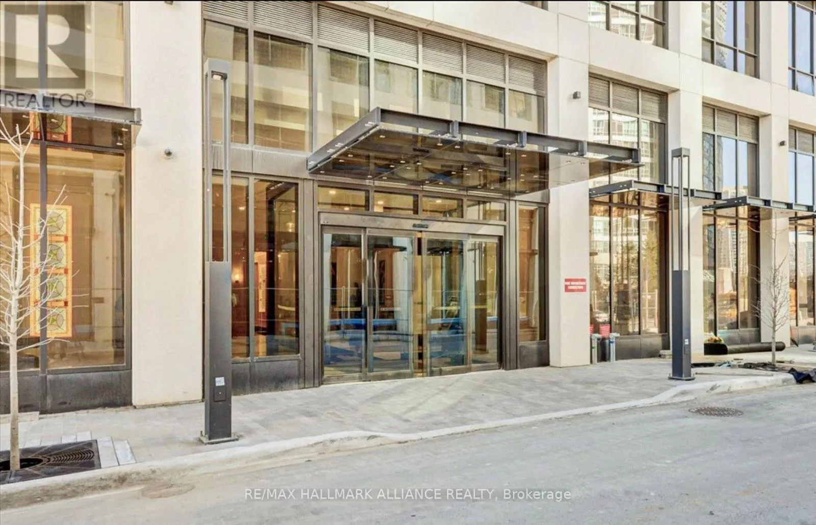 1209 - 36 ELM DRIVE W