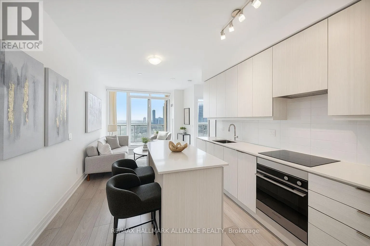 1209 - 36 ELM DRIVE W
