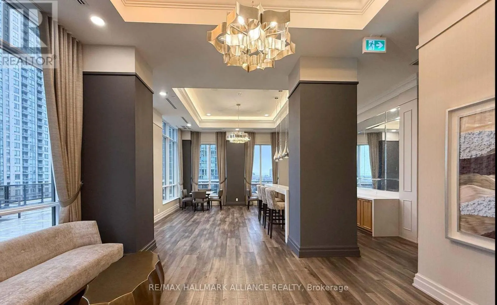 1209 - 36 ELM DRIVE W