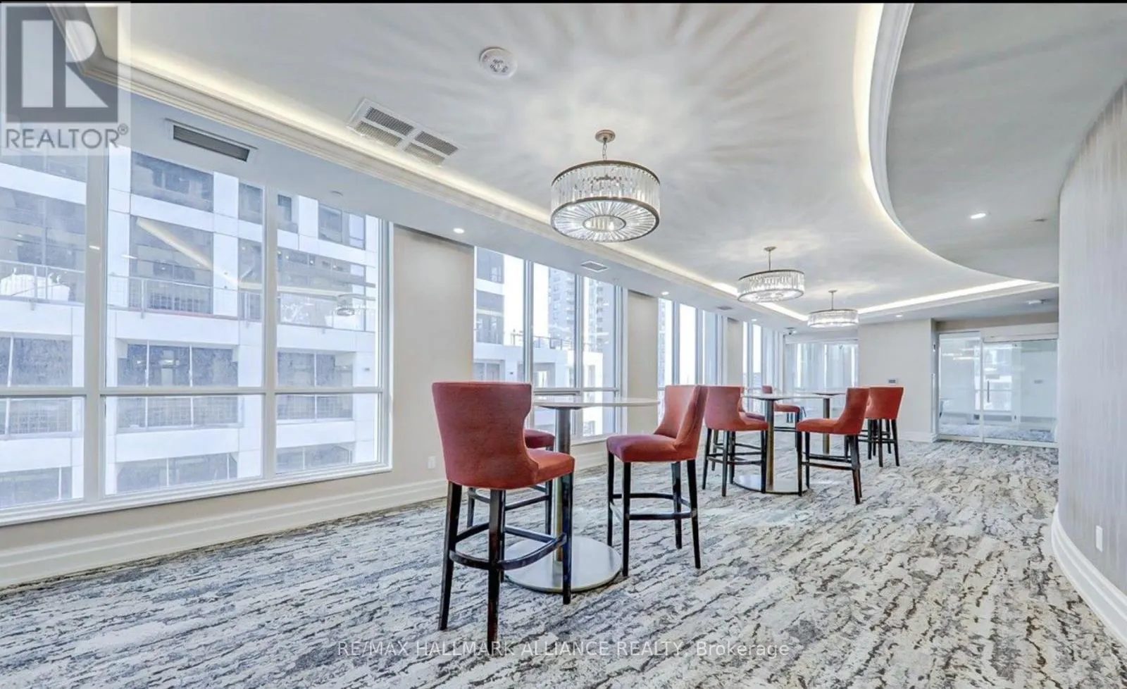 1209 - 36 ELM DRIVE W