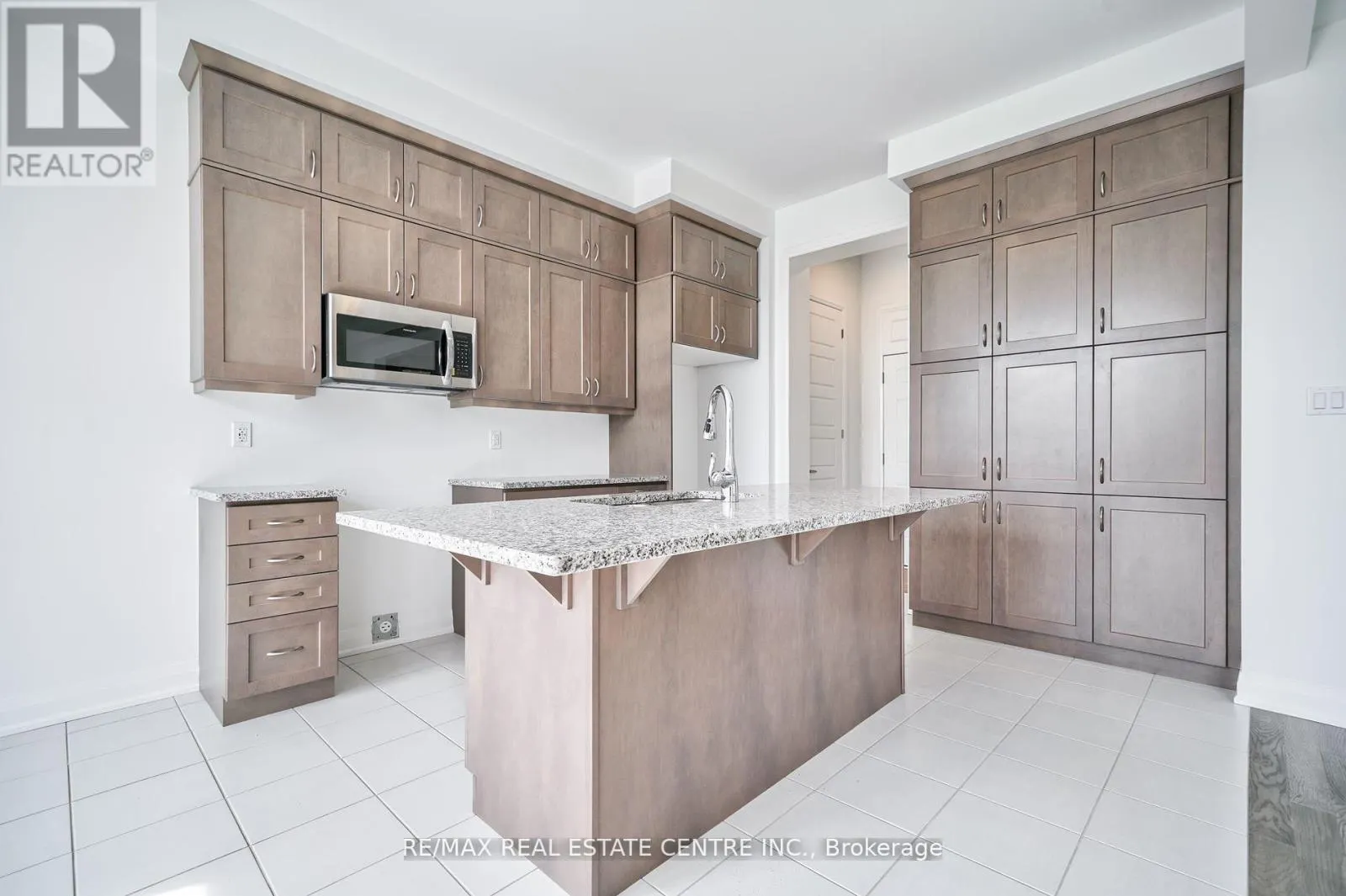 1292 AYMOND CRESCENT