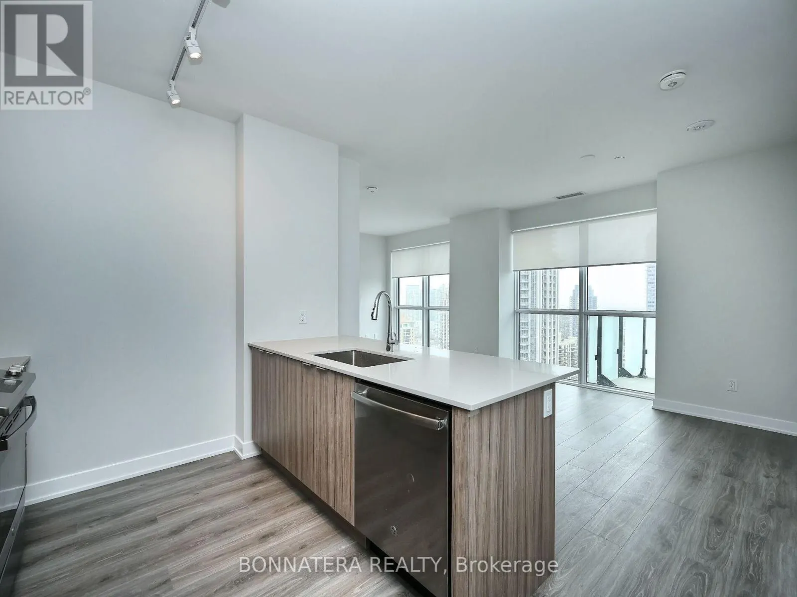 2503 - 430 SQUARE ONE DRIVE