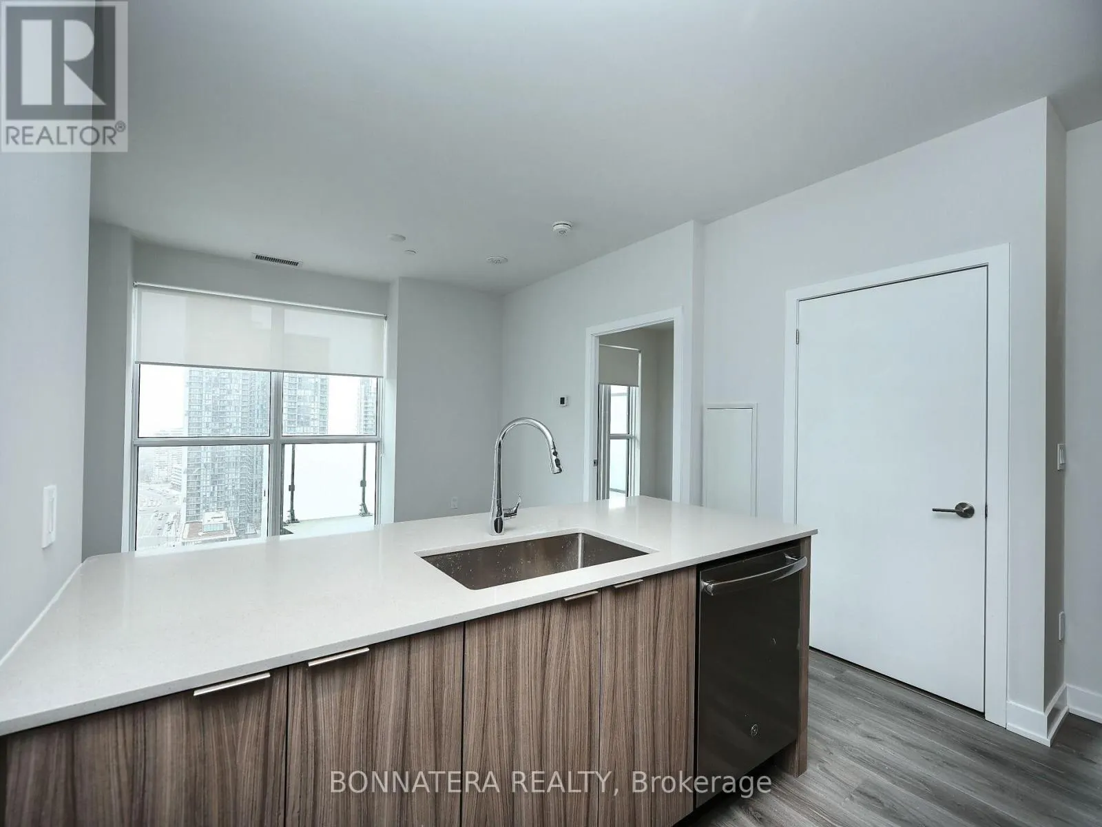 2503 - 430 SQUARE ONE DRIVE